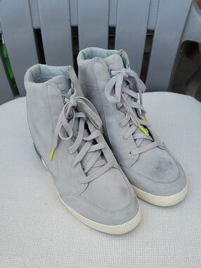 Sorel  Out N About Wedge Sneakers in Light Gray Suede Sneakers